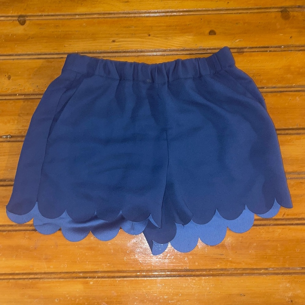 Madewell ladies XS navy blue scalloped trim shorts.